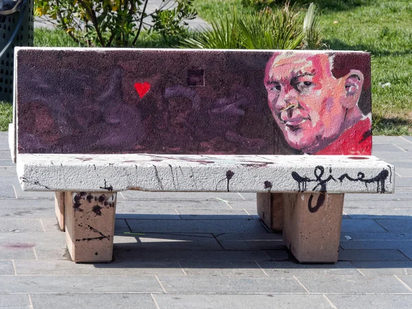 VIAREGGIO, ITALY - July 23:   Paintings on benches during the su — Stock Photo, Image