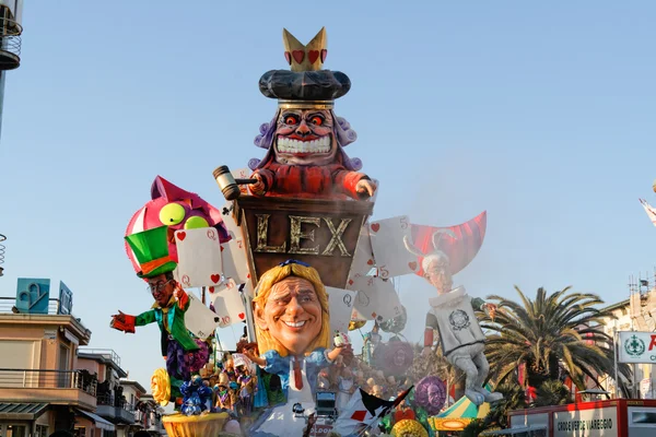 VIAREGGIO, ITALY - February 7:   parade of allegorical chariot a — Stock Photo, Image