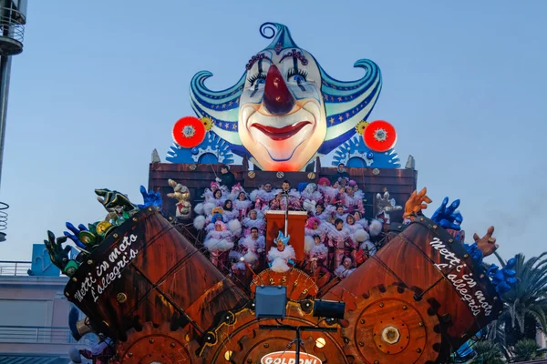 VIAREGGIO, ITALY - February 7:   parade of allegorical chariot a — Stock Photo, Image