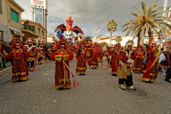 VIAREGGIO, ITALY - February 7:   parade of allegorical chariot a — Stock Photo, Image