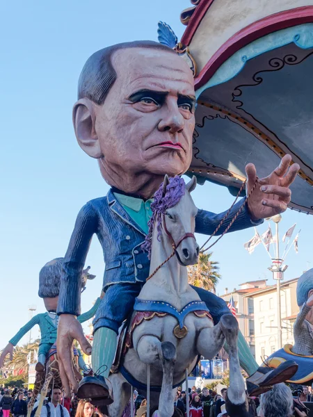 VIAREGGIO, ITALY - FEBRUARY 2:   allegorical mask of ex Italian — Stock Photo, Image