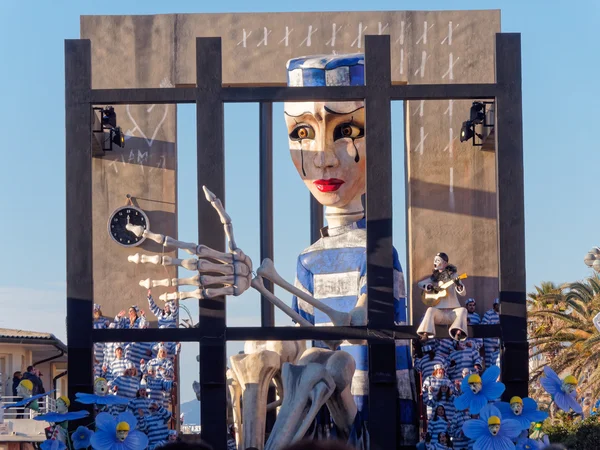 VIAREGGIO, ITALY - FEBRUARY 2:   allegorical float about world e — Stock Photo, Image