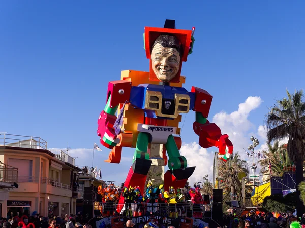 VIAREGGIO, ITALY - FEBRUARY 2:   allegorical float at Viareggio — Stock Photo, Image