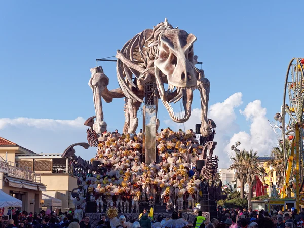 VIAREGGIO, ITALY - FEBRUARY 2:   allegorical float at Viareggio — Stock Photo, Image