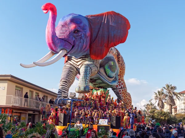 Viareggio, Italië - 2 februari: allegorische float in Viareggio — Stockfoto