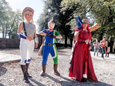 Lucca, İtalya - 11 Kasım: maskeleri çizgi kahramanlar Lucca 