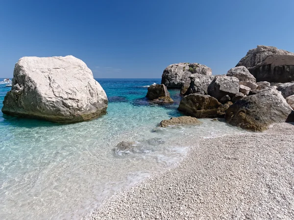 Landskap av stranden cala delle sorgenti i golfen av orosei sar — Stockfoto