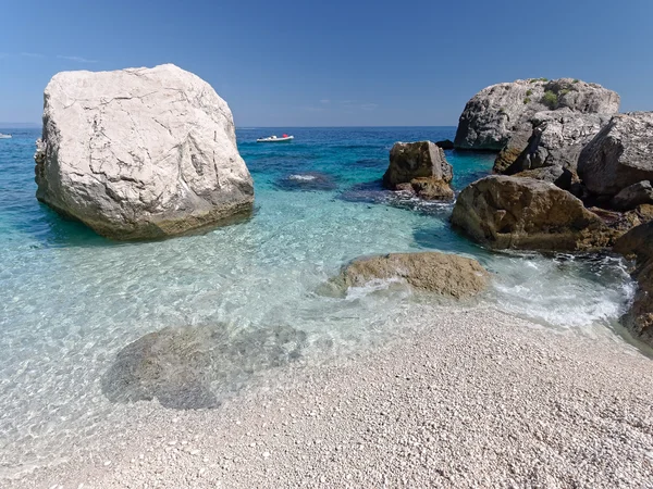 Landschaft des Strandes Cala delle Sorgenti im Golf von Orosei sar — Stockfoto