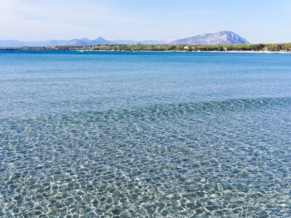 Krajina je krásná pláž cala ginepro v zálivu orosei Sardinie — Stock fotografie