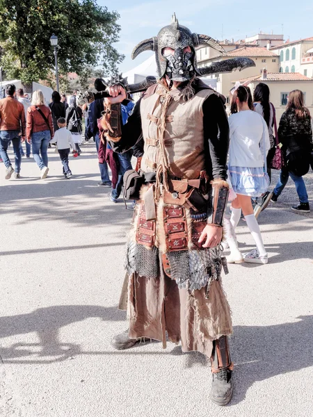 Lucca, İtalya - 11 Kasım: maskeleri çizgi kahramanlar Lucca — Stok fotoğraf