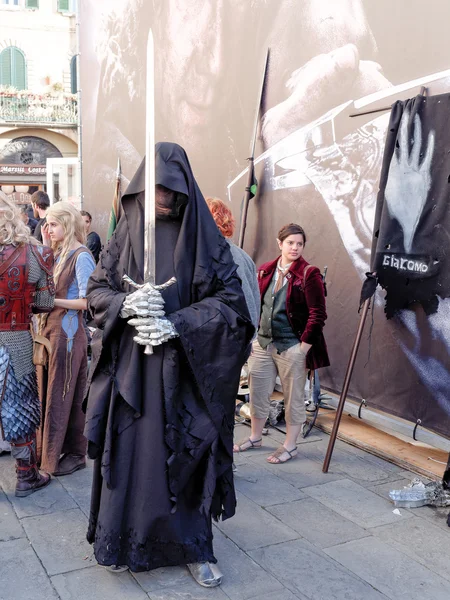 LUCCA, ITALIA - 11 de noviembre: máscaras de personajes de dibujos animados en Lucca —  Fotos de Stock