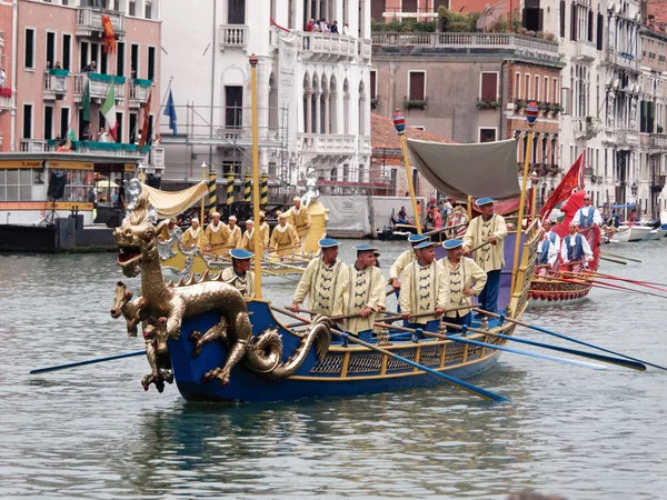 Venetië - 4 September: parade van historische boten gehouden September — Stockfoto