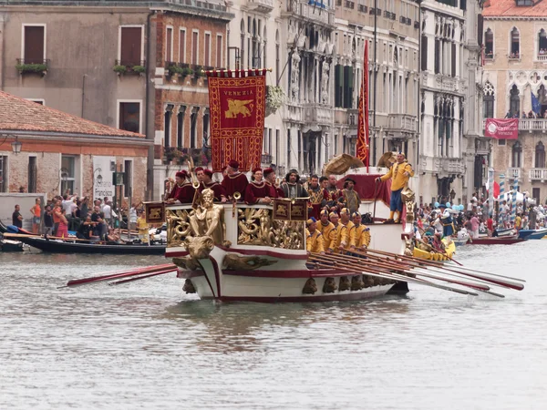 Venedig - 4. September: Parade historischer Boote im September — Stockfoto