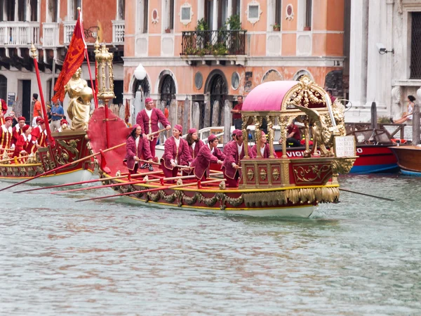 Venedig - 4. September: Parade historischer Boote im September — Stockfoto