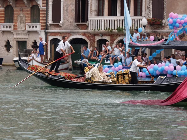 VENEZIA - 4 SETTEMBRE: sfilata di barche storiche a settembre — Foto Stock