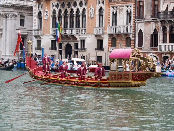 Venedig - 4. September: Parade historischer Boote im September — Stockfoto