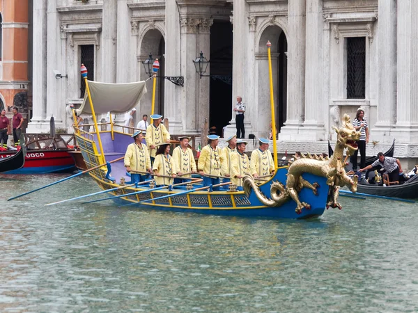 Venedig - 4. September: Parade historischer Boote im September — Stockfoto