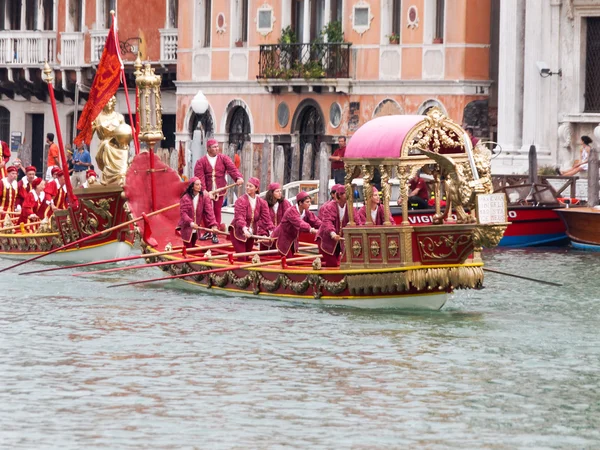 Benátky - 4. září: přehlídka historických lodí držel září Royalty Free Stock Obrázky