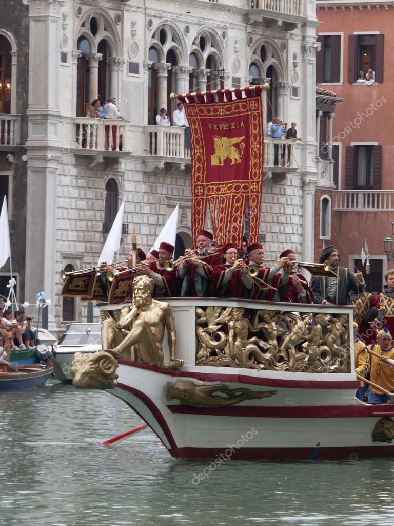 depositphotos_66783245-stock-photo-venice-september-4-parade-of.jpg