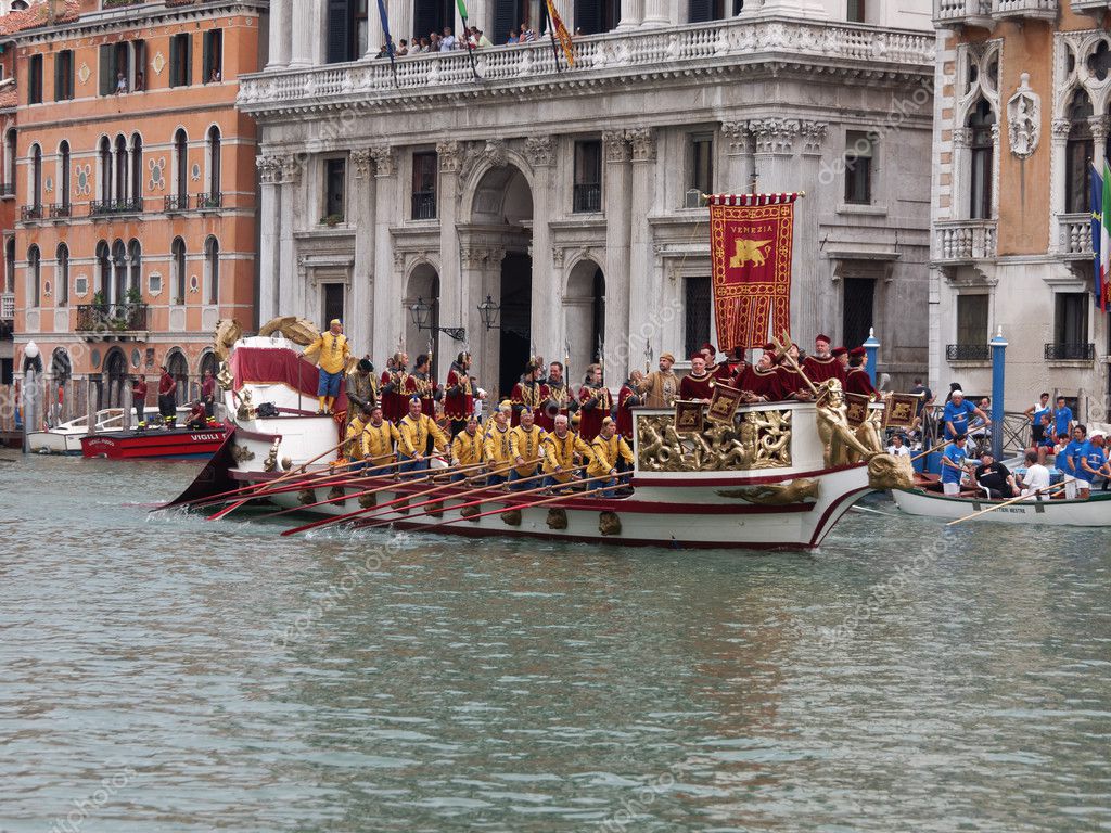 depositphotos_66783375-stock-photo-venice-september-4-parade-of.jpg