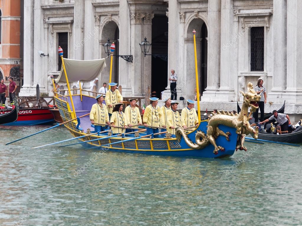 depositphotos_66783409-stock-photo-venice-september-4-parade-of.jpg