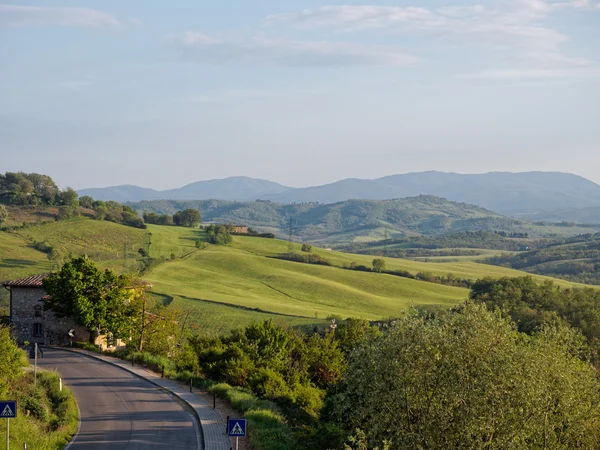Een panoramisch uitzicht op de Toscaanse heuvels — Stockfoto