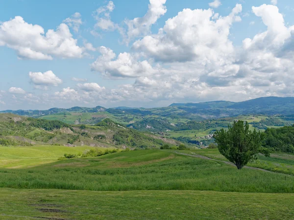 Panorámás kilátás nyílik a toszkán-Emilian Appenninek Olaszország — Stock Fotó