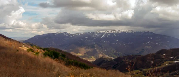 Een panoramisch uitzicht op de Toscaanse-Emilian Apennijnen Italië Stockfoto