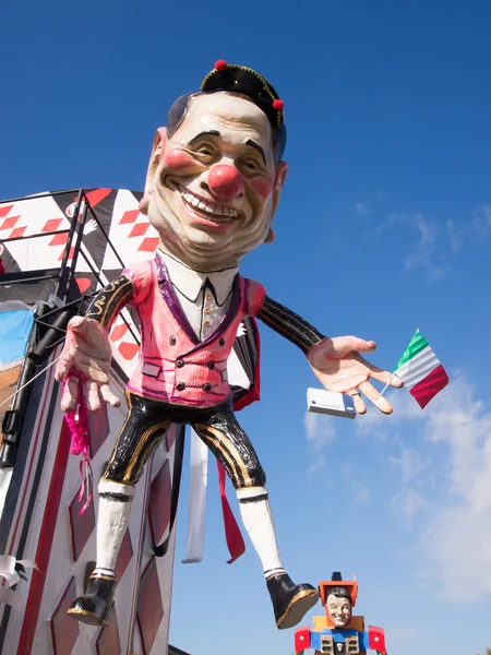 VIAREGGIO, ITALY - FEBRUARY 2:   allegorical float of Mr Berlusc — Stock Photo, Image