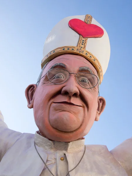 VIAREGGIO, ITALY - FEBRUARY 2:   allegorical float of pope Bergo — Stock Photo, Image