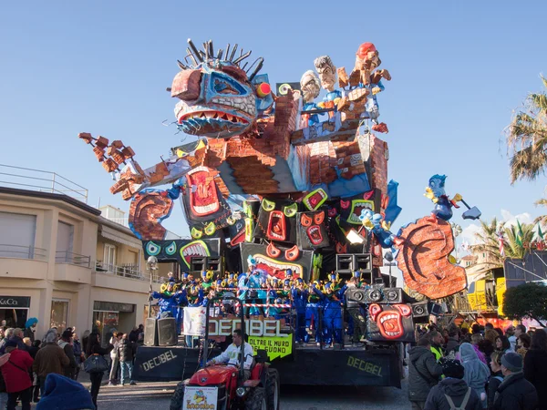 VIAREGGIO, ITALY - FEBRUARY 2:   allegorical float at Viareggio — Stock Photo, Image