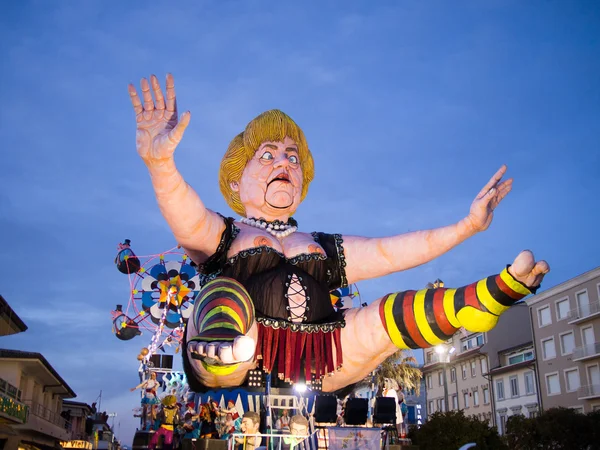 VIAREGGIO, ITALY - FEBRUARY 2:   allegorical float of Angela Mer — Stock Photo, Image