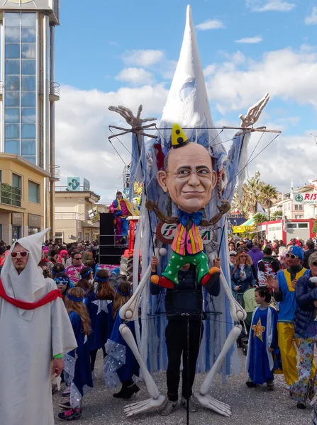 VIAREGGIO, ITALIA - 23 DE FEBRERO: carroza alegórica en Viareggio — Foto de Stock