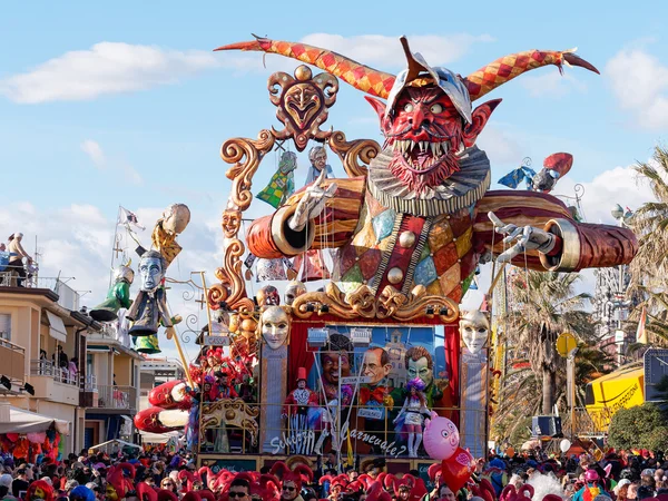 VIAREGGIO, ITALY - FEBRUARY 23:   allegorical float at Viareggio — Stock Photo, Image