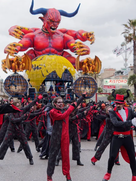 VIAREGGIO, ITALY - FEBRUARY 7:   allegorical float  at Viareggio — Stock Photo, Image