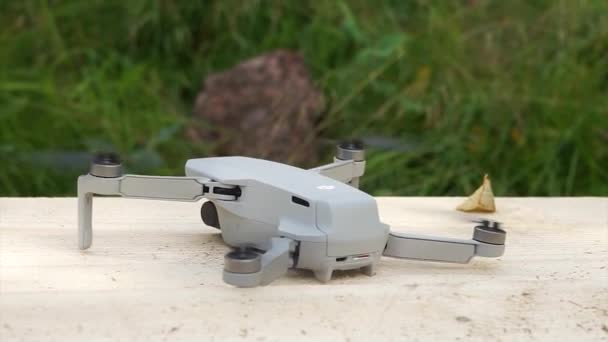 Quadrocopter 250 Gramos Dji Mavic Mini Despegue Vuelo Del Dron — Vídeo de stock