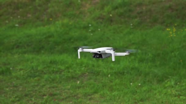 Quadrocopter 250 Gramów Dji Mavic Mini Start Lot Drona Ulicy — Wideo stockowe
