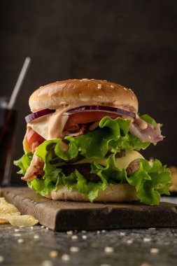 Köfteli sulu burger.