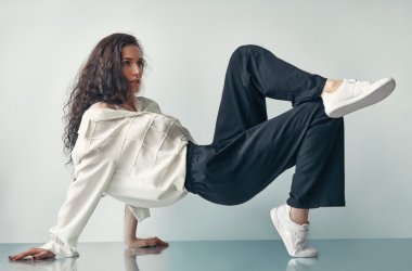 Yere poz kadın moda