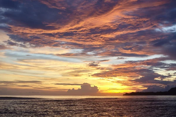 Colorido atardecer en el mar — Foto de Stock