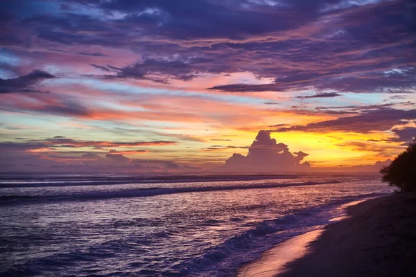 海の上のカラフルな夕日 ストック画像