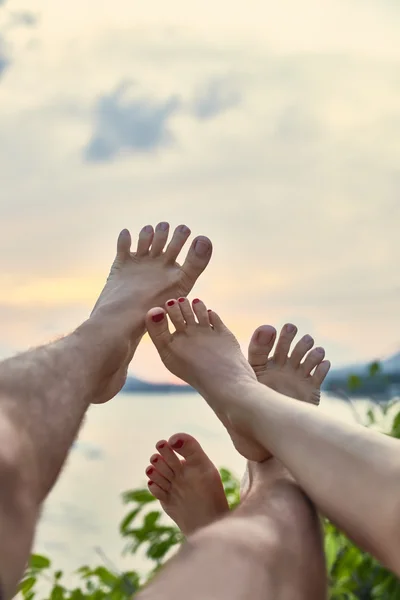 Pies de pareja divirtiéndose — Foto de Stock