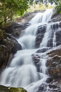 dağlarda güzel şelale
