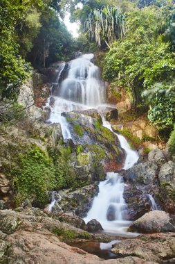 dağlarda güzel şelale