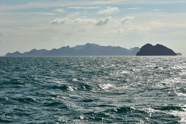 Tropical sea and mountains — Stock Photo, Image