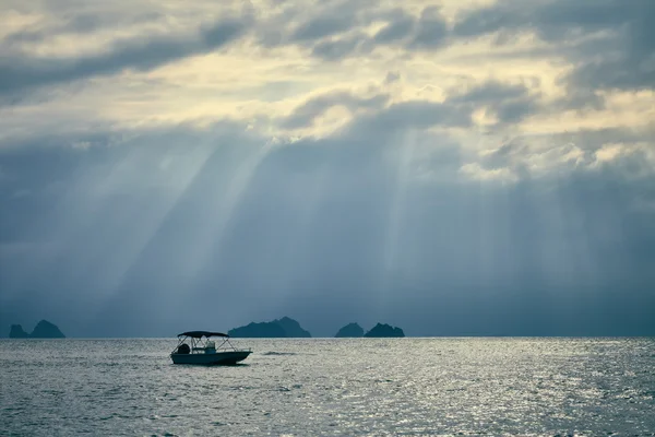 Cerul dramatic deasupra mării — Fotografie, imagine de stoc
