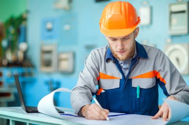 Kontrol odası mühendis