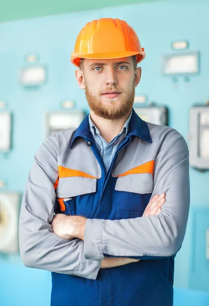 Engenheiro na sala de controle — Fotografia de Stock