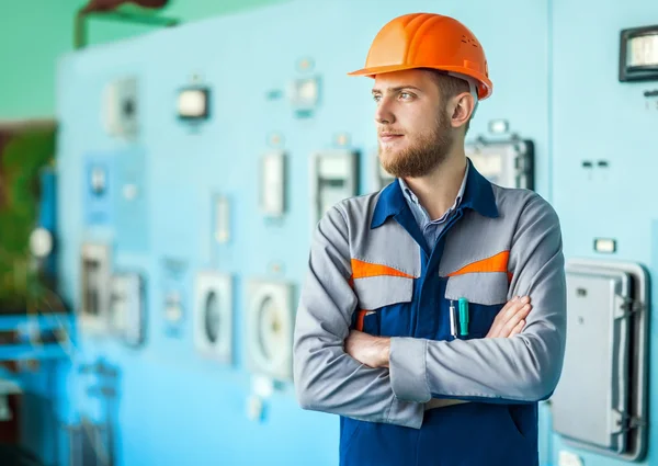 Engenheiro na sala de controle — Fotografia de Stock