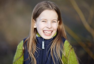 Küçük tatlı bir kızın portresi.